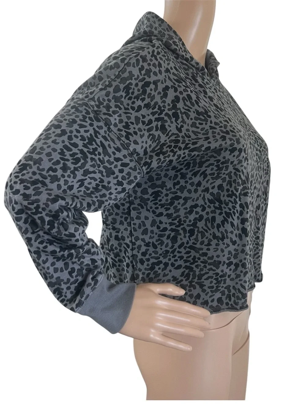 Old Navy Girls Juniors Hoodie Sweatshirt Slouchy Cropped Raw Hem Gray Leopard